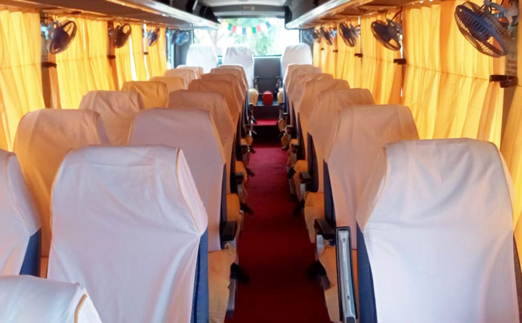 28 Seater Luxury Bus