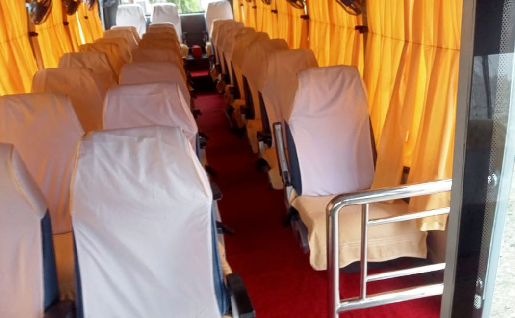 28 Seater Luxury Bus